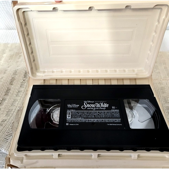 Disney Masterpiece Collection VHS Snow White Fox & Hound Alice in Wonderland - Picture 4 of 9